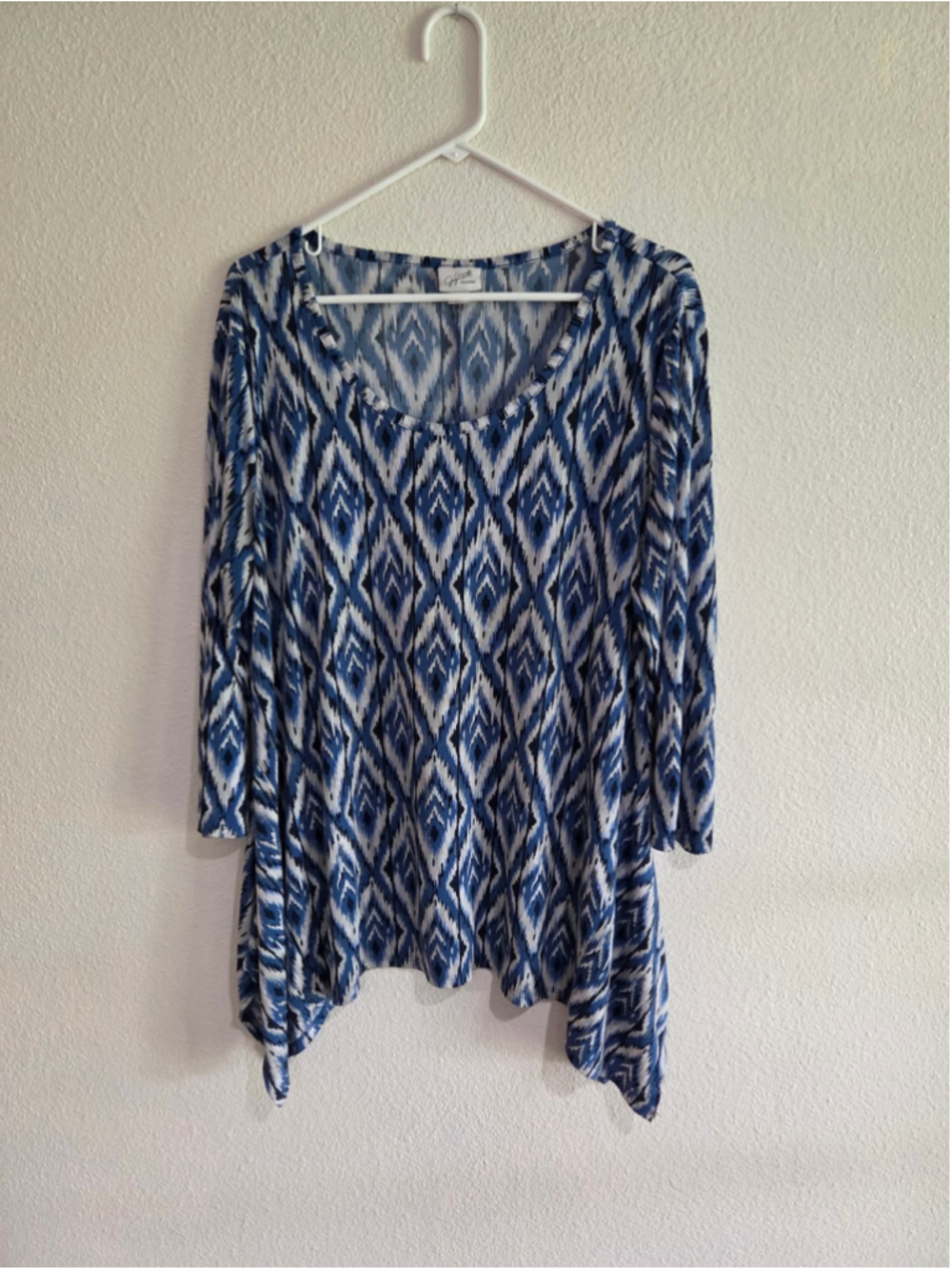 Jaclyn Smith Women’s XL Blue White Ikat Print Long Sleeve Tunic Top Handkerchief